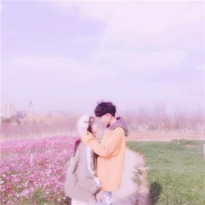 54岁李嘉欣真实状态曝光,与老公出席活动,走到哪手牵到哪