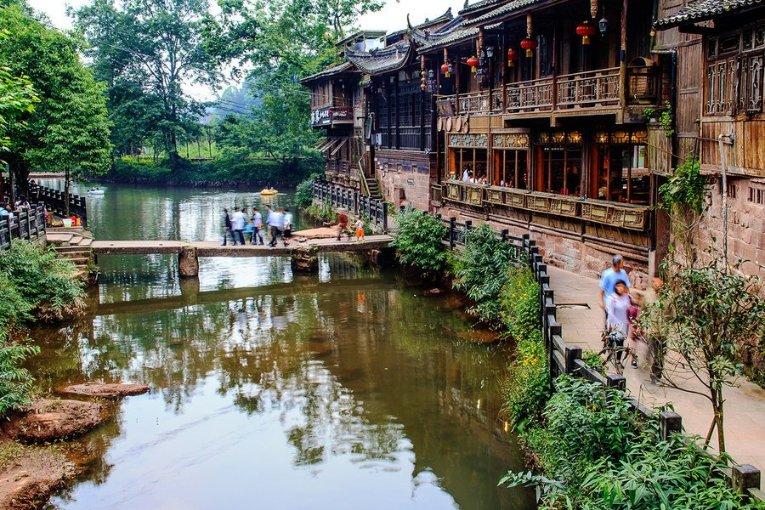 下翻式尾门整挺酷,车长超5米,长安启源E07申报图曝光